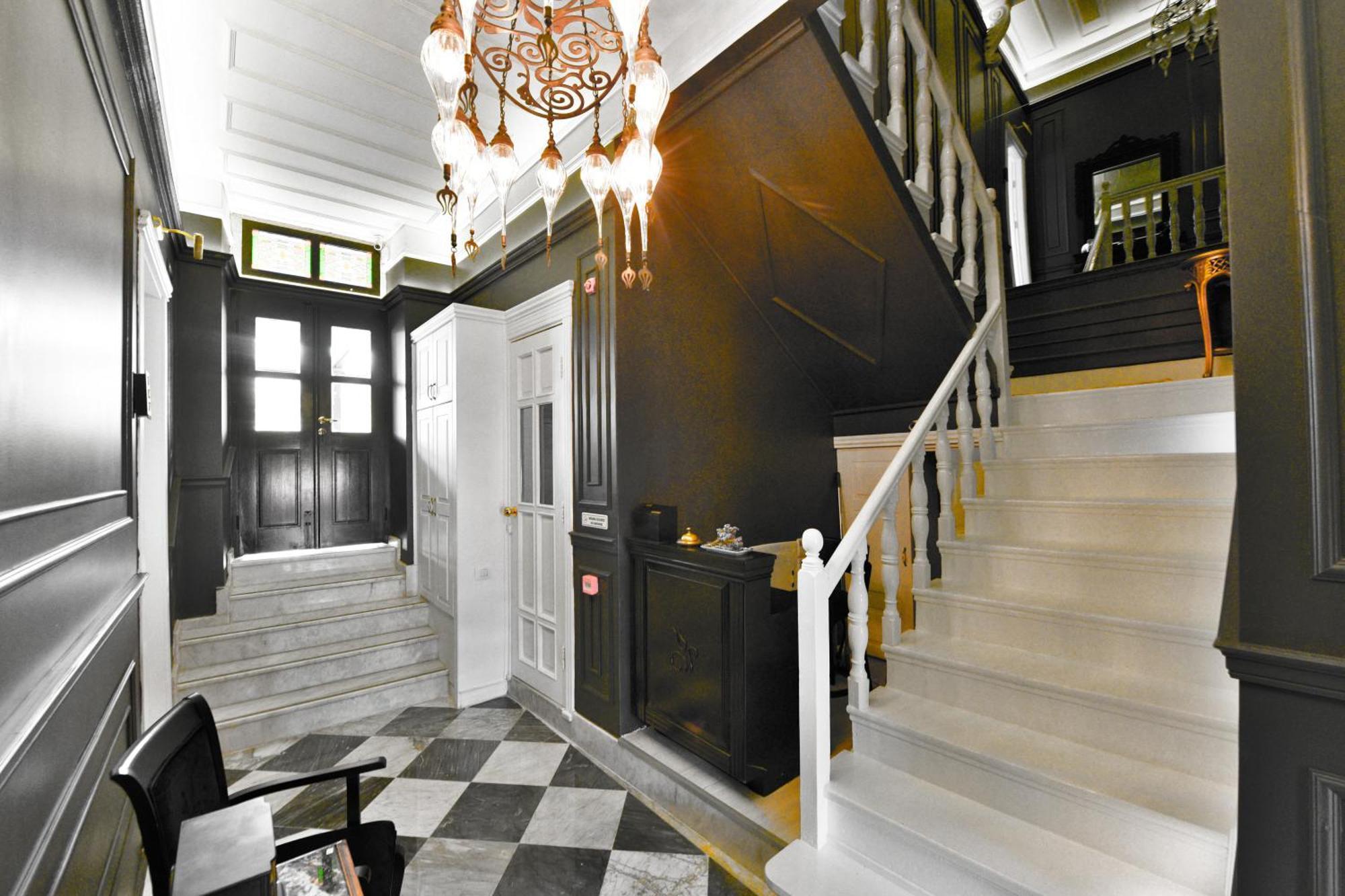 Siyah Lale Cunda 1841 (Adults Only) Hotel ไอวาลิค ภายนอก รูปภาพ
