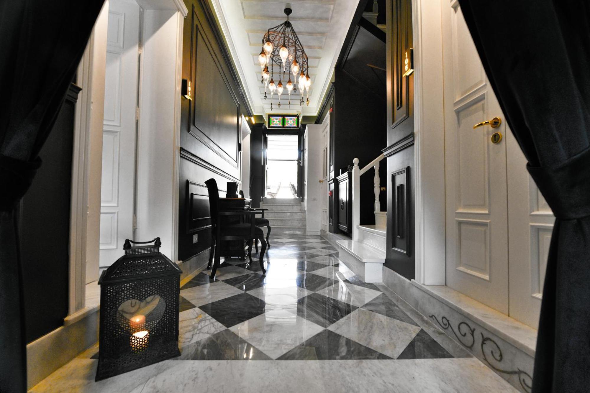 Siyah Lale Cunda 1841 (Adults Only) Hotel ไอวาลิค ภายนอก รูปภาพ