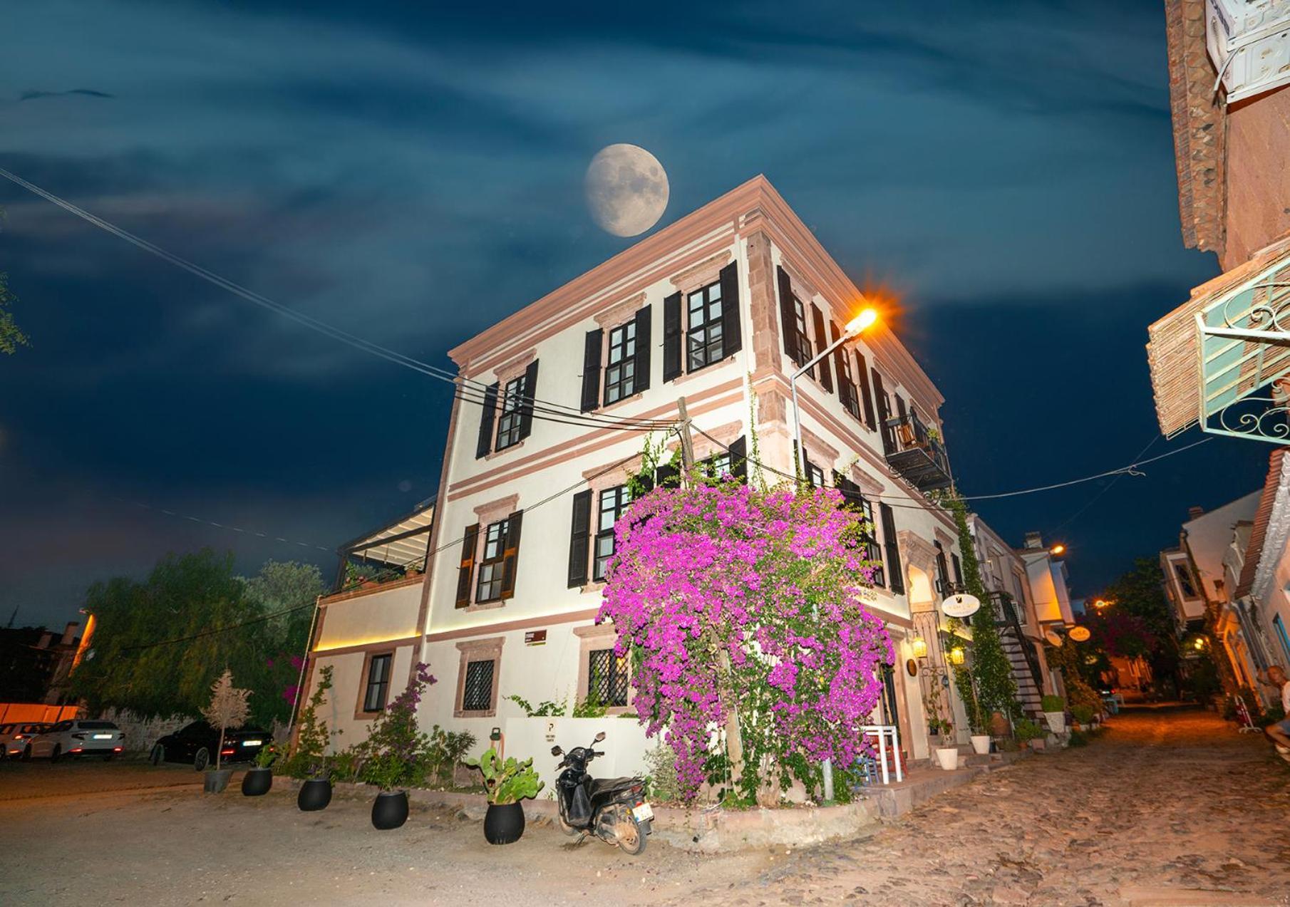Siyah Lale Cunda 1841 (Adults Only) Hotel ไอวาลิค ภายนอก รูปภาพ