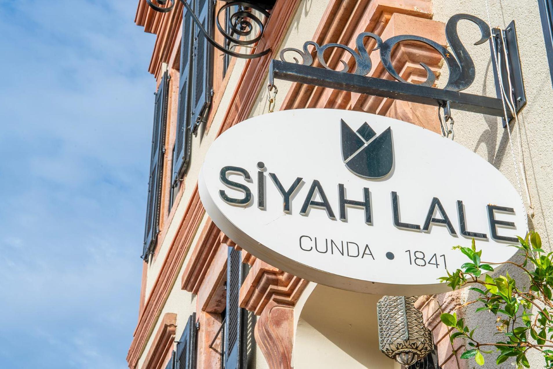 Siyah Lale Cunda 1841 (Adults Only) Hotel ไอวาลิค ภายนอก รูปภาพ