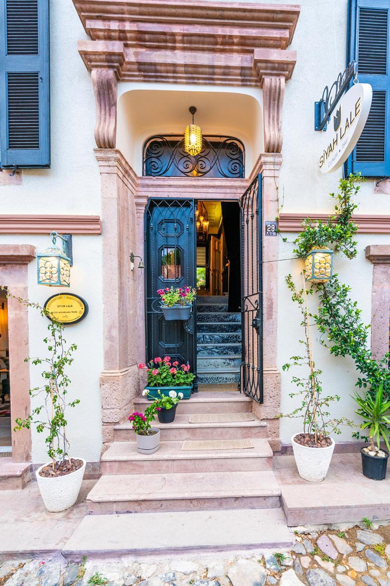 Siyah Lale Cunda 1841 (Adults Only) Hotel ไอวาลิค ภายนอก รูปภาพ