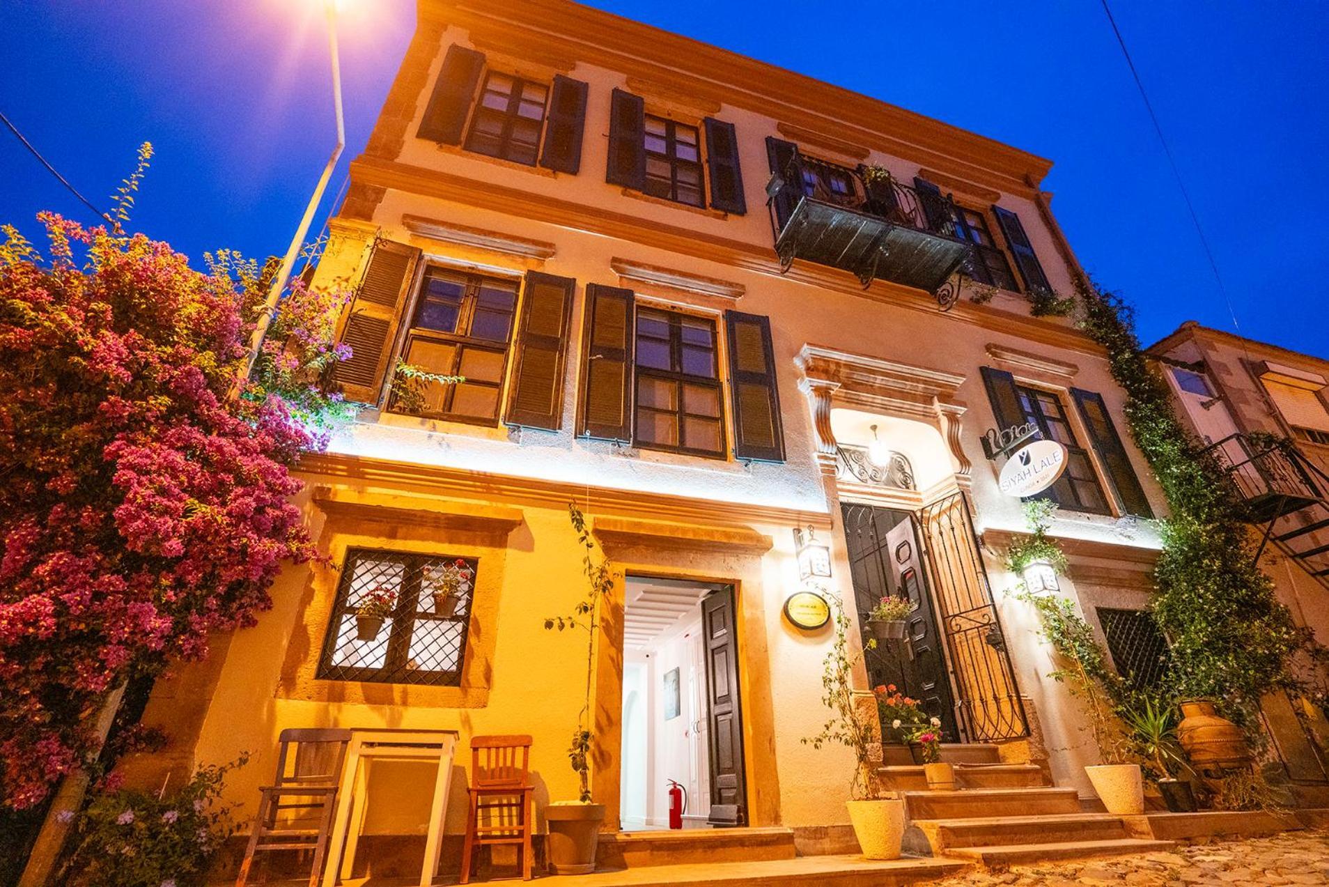 Siyah Lale Cunda 1841 (Adults Only) Hotel ไอวาลิค ภายนอก รูปภาพ