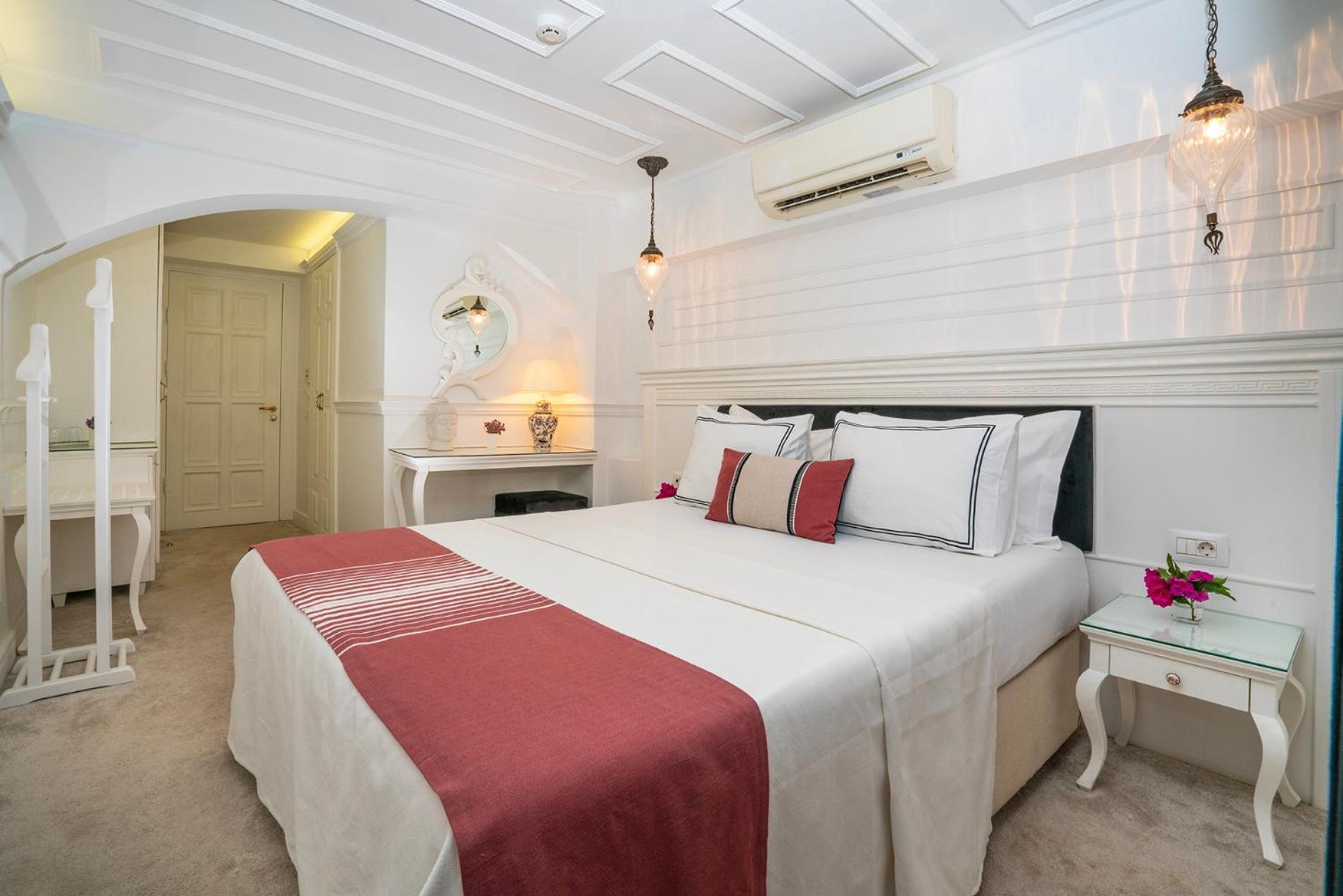 Siyah Lale Cunda 1841 (Adults Only) Hotel ไอวาลิค ภายนอก รูปภาพ