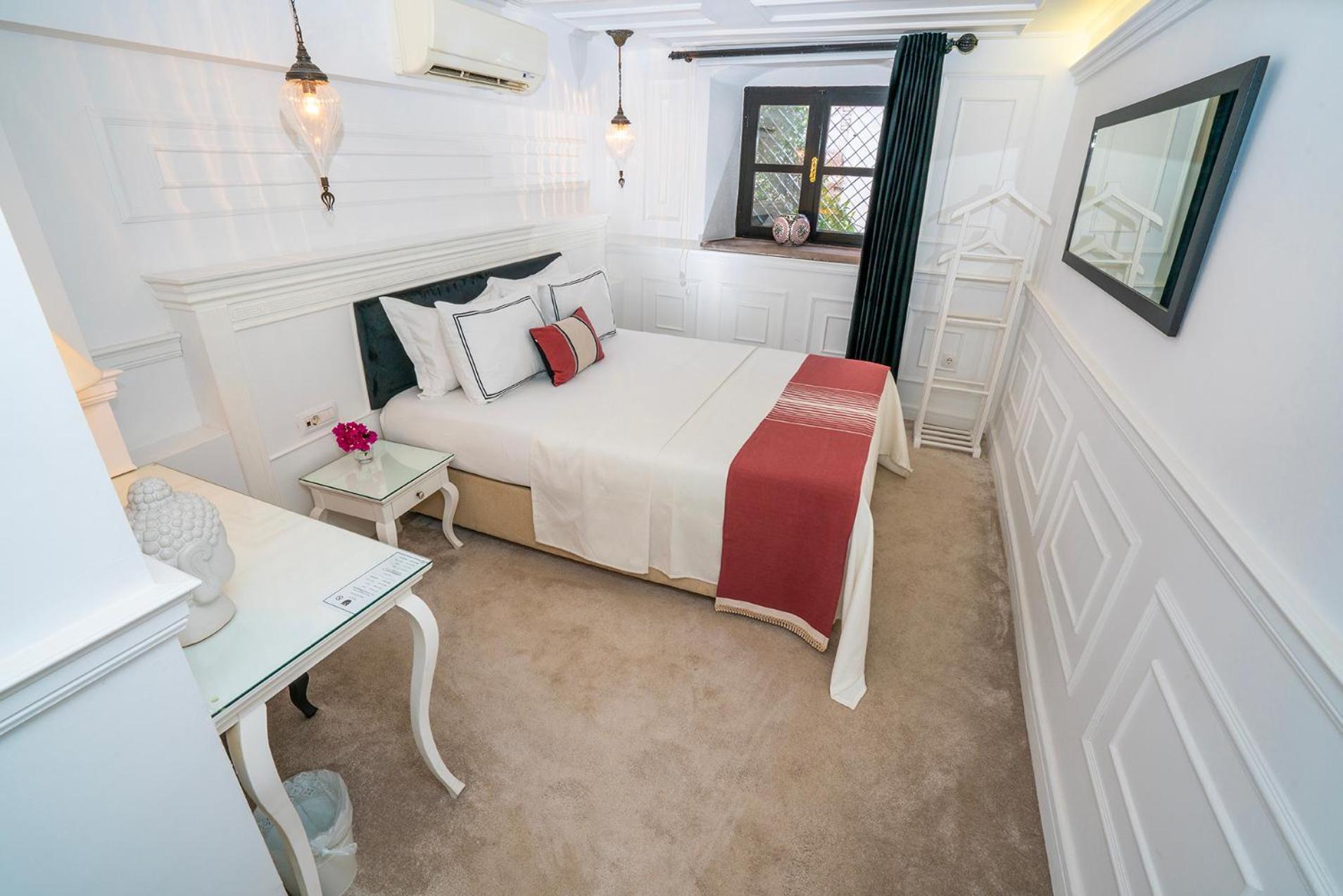 Siyah Lale Cunda 1841 (Adults Only) Hotel ไอวาลิค ภายนอก รูปภาพ