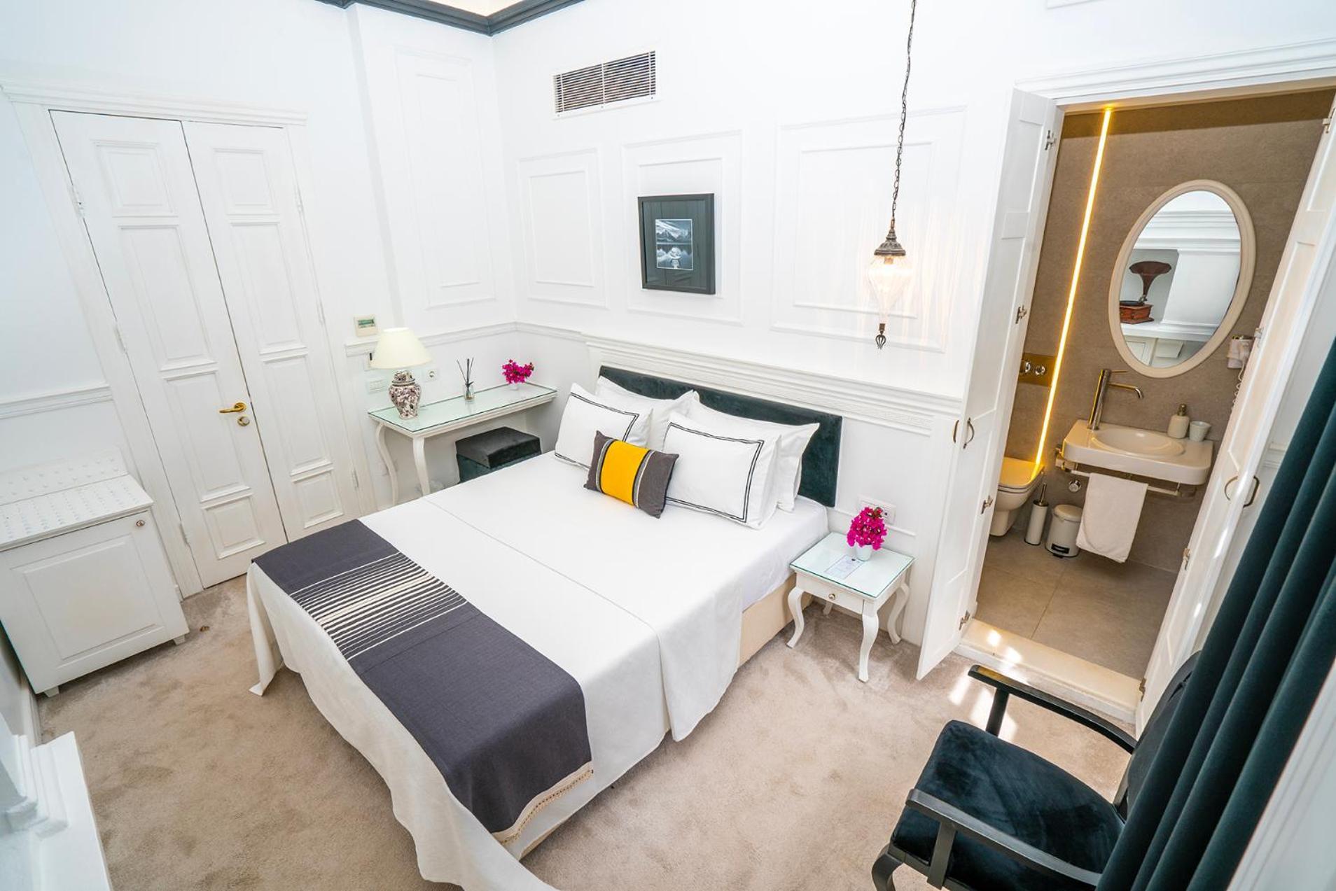 Siyah Lale Cunda 1841 (Adults Only) Hotel ไอวาลิค ภายนอก รูปภาพ