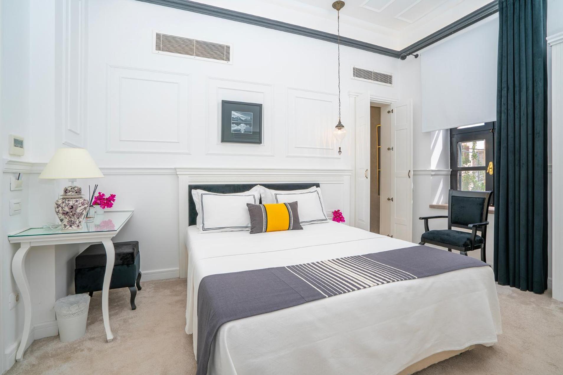 Siyah Lale Cunda 1841 (Adults Only) Hotel ไอวาลิค ภายนอก รูปภาพ