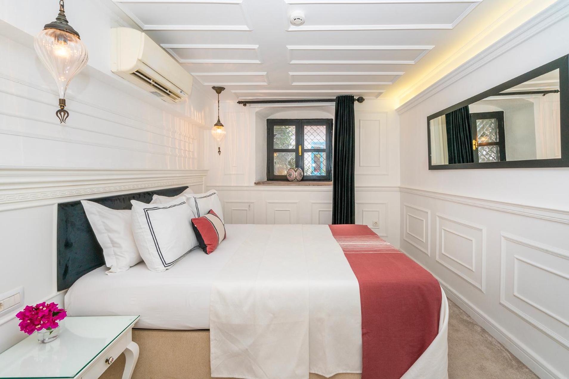 Siyah Lale Cunda 1841 (Adults Only) Hotel ไอวาลิค ภายนอก รูปภาพ