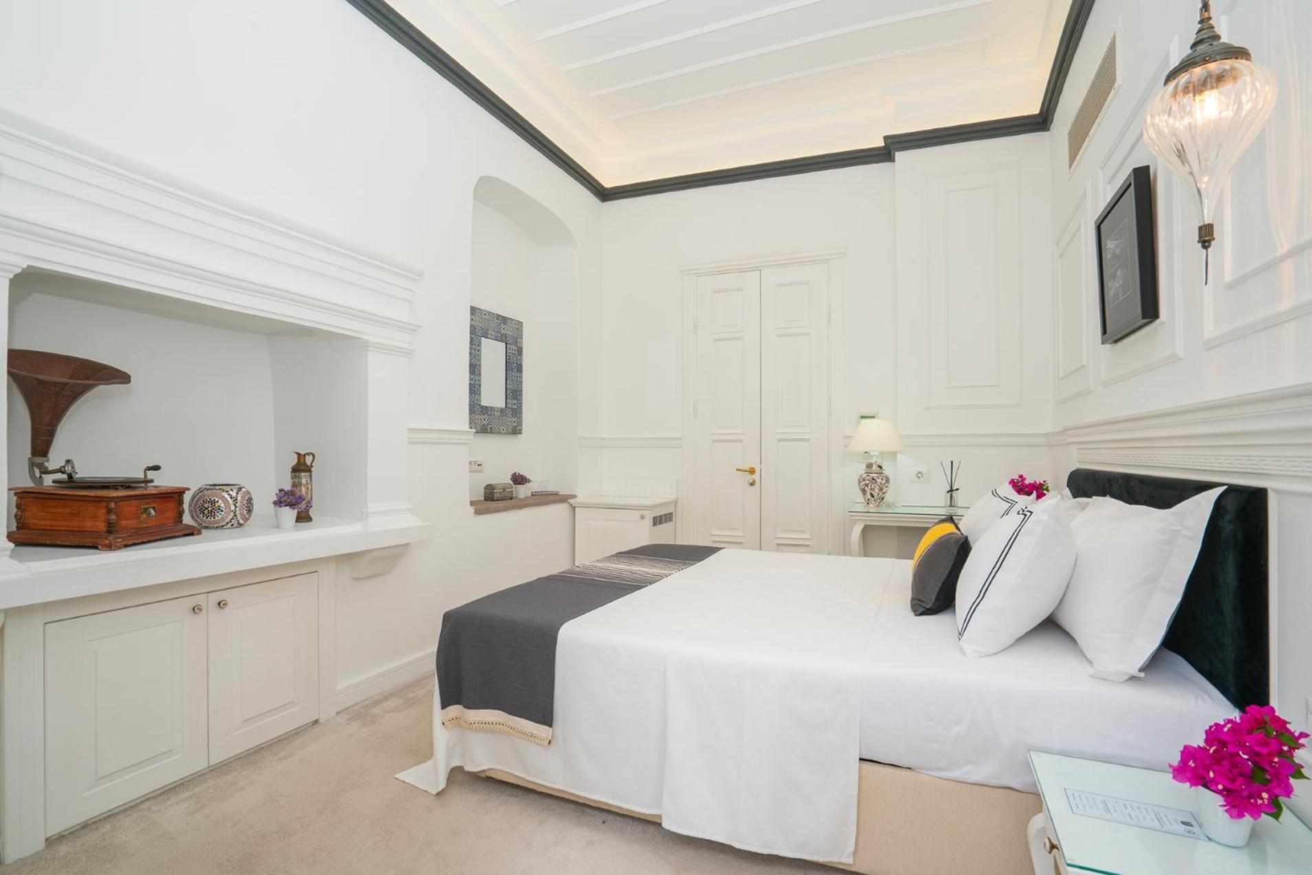 Siyah Lale Cunda 1841 (Adults Only) Hotel ไอวาลิค ภายนอก รูปภาพ