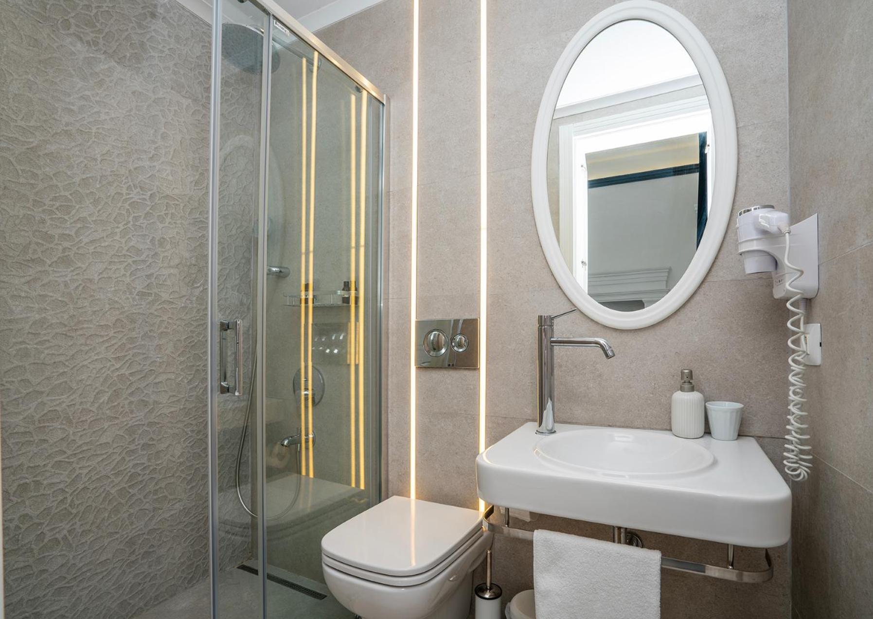 Siyah Lale Cunda 1841 (Adults Only) Hotel ไอวาลิค ภายนอก รูปภาพ