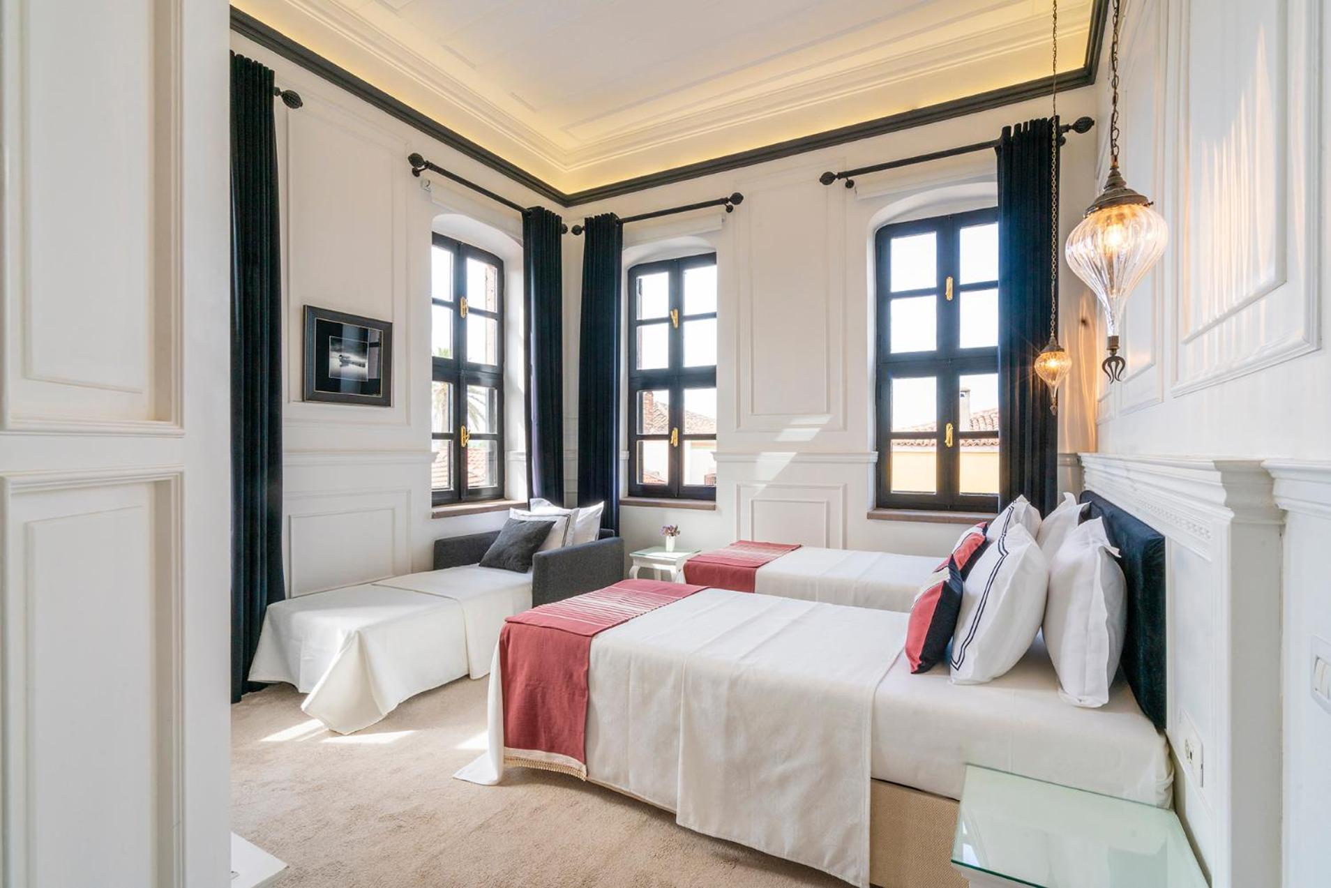 Siyah Lale Cunda 1841 (Adults Only) Hotel ไอวาลิค ภายนอก รูปภาพ