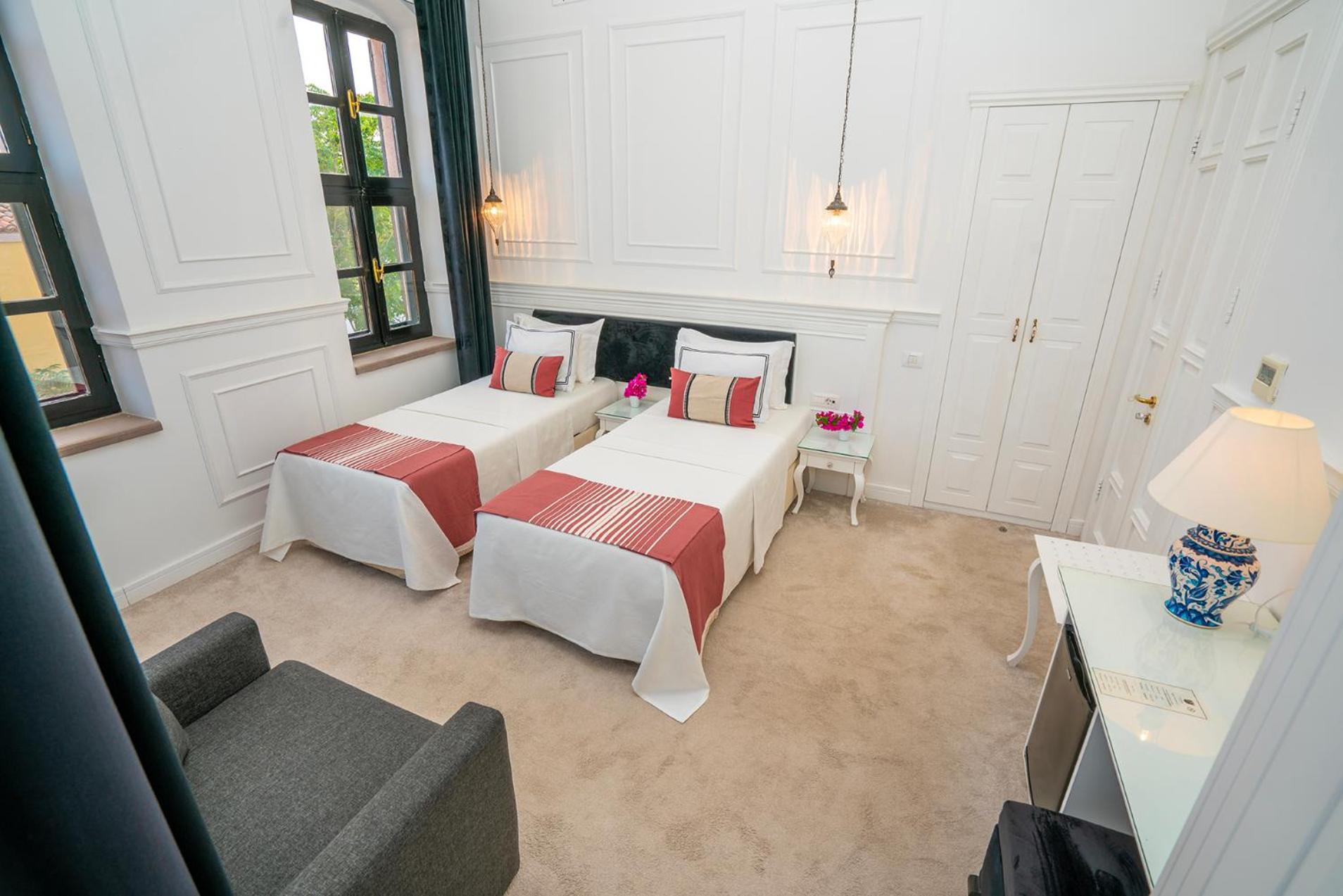 Siyah Lale Cunda 1841 (Adults Only) Hotel ไอวาลิค ภายนอก รูปภาพ