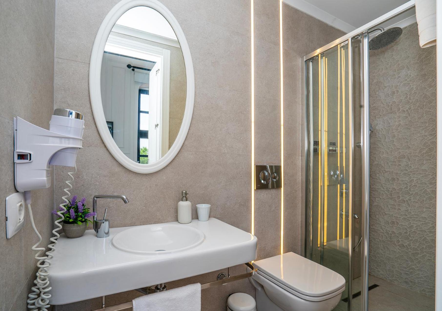 Siyah Lale Cunda 1841 (Adults Only) Hotel ไอวาลิค ภายนอก รูปภาพ