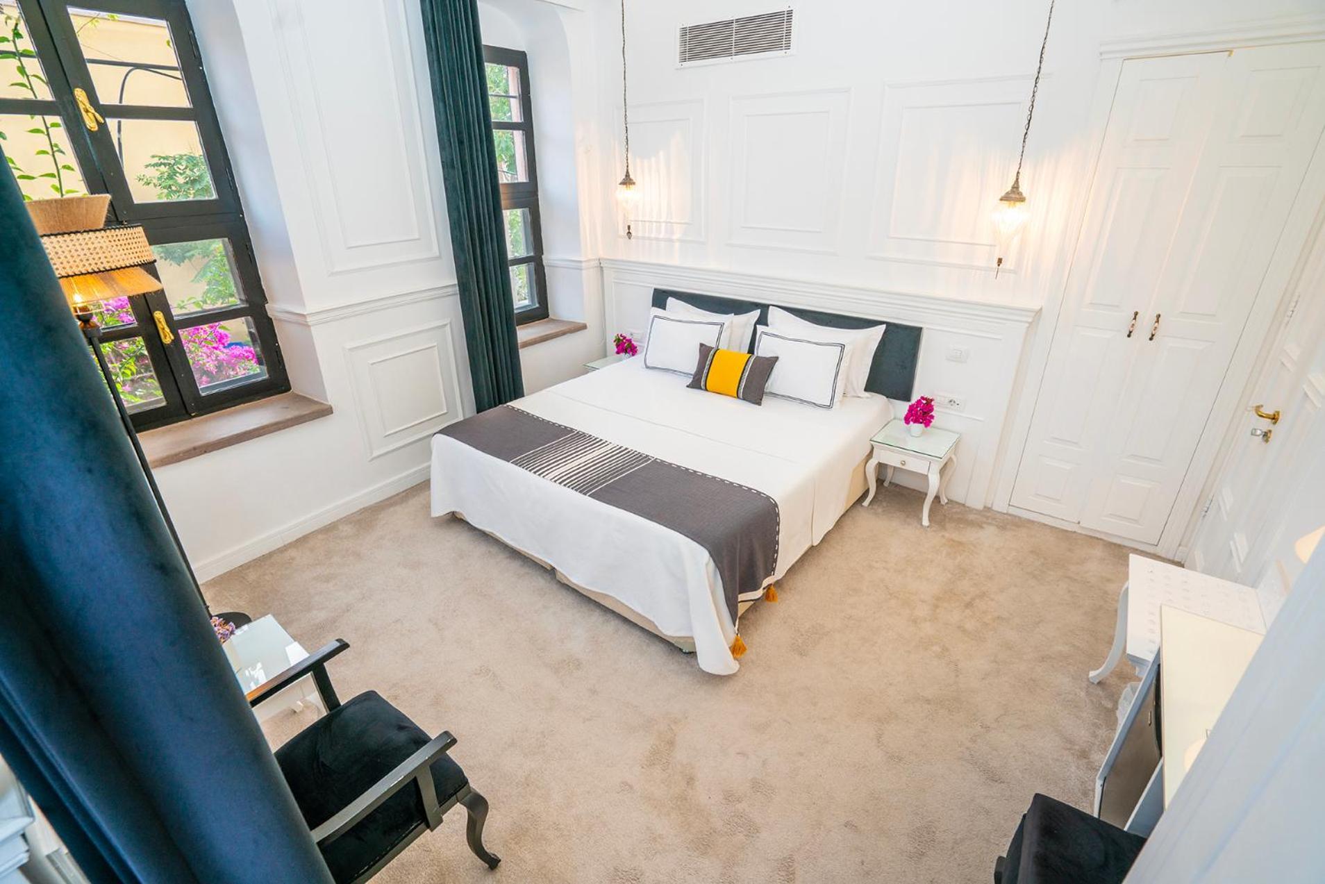 Siyah Lale Cunda 1841 (Adults Only) Hotel ไอวาลิค ภายนอก รูปภาพ