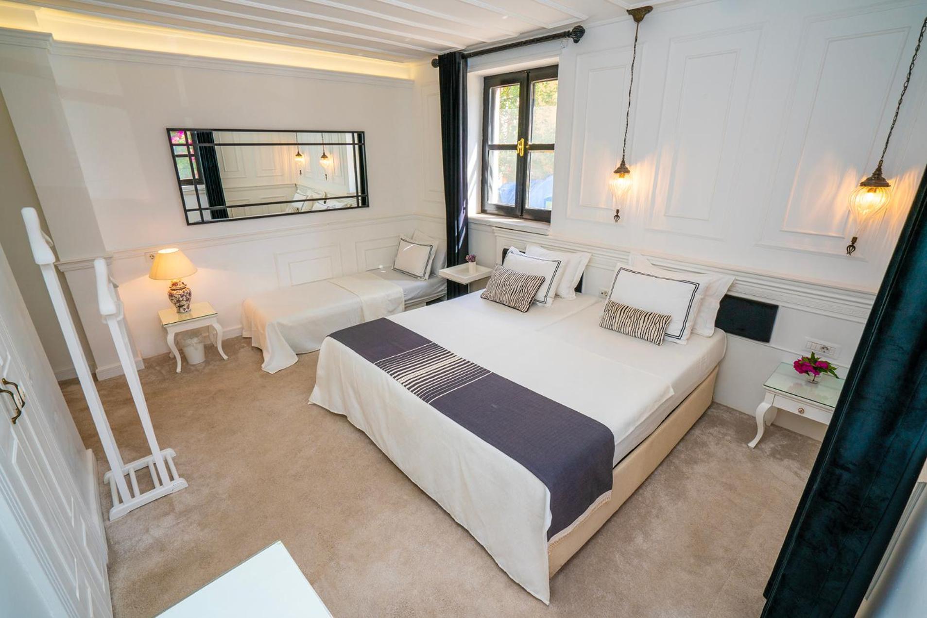 Siyah Lale Cunda 1841 (Adults Only) Hotel ไอวาลิค ภายนอก รูปภาพ