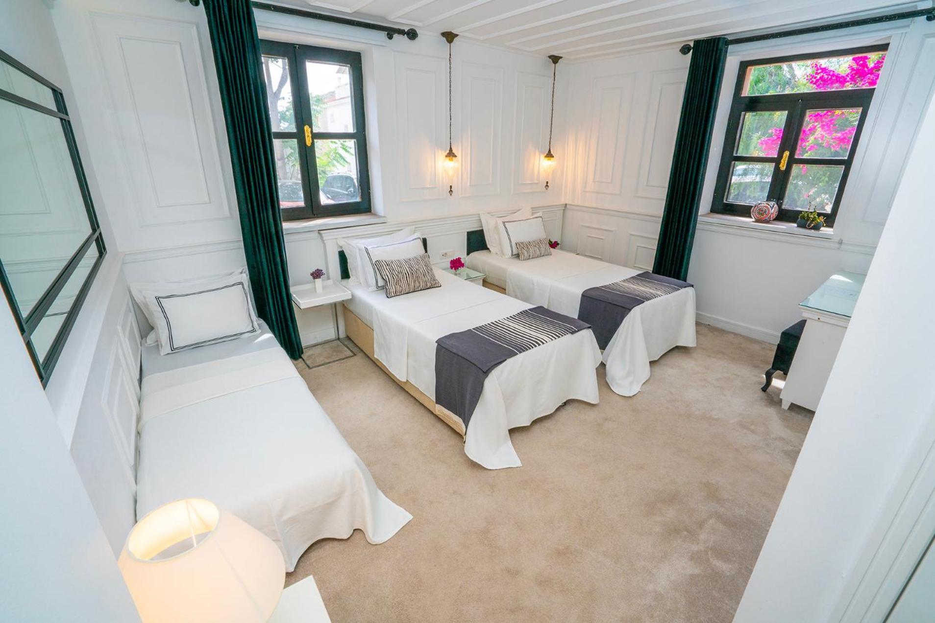 Siyah Lale Cunda 1841 (Adults Only) Hotel ไอวาลิค ภายนอก รูปภาพ