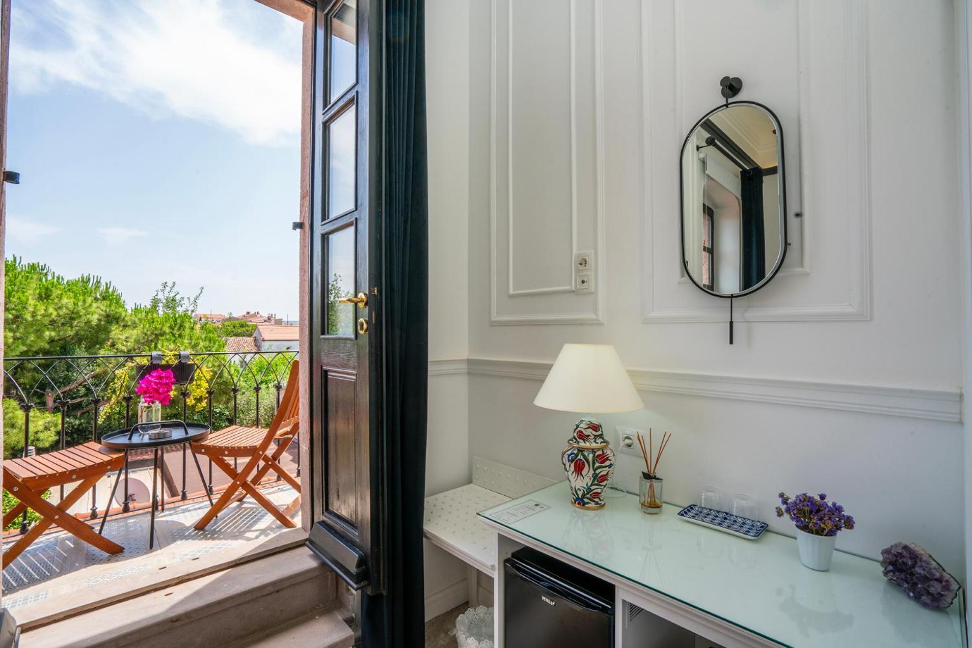 Siyah Lale Cunda 1841 (Adults Only) Hotel ไอวาลิค ภายนอก รูปภาพ