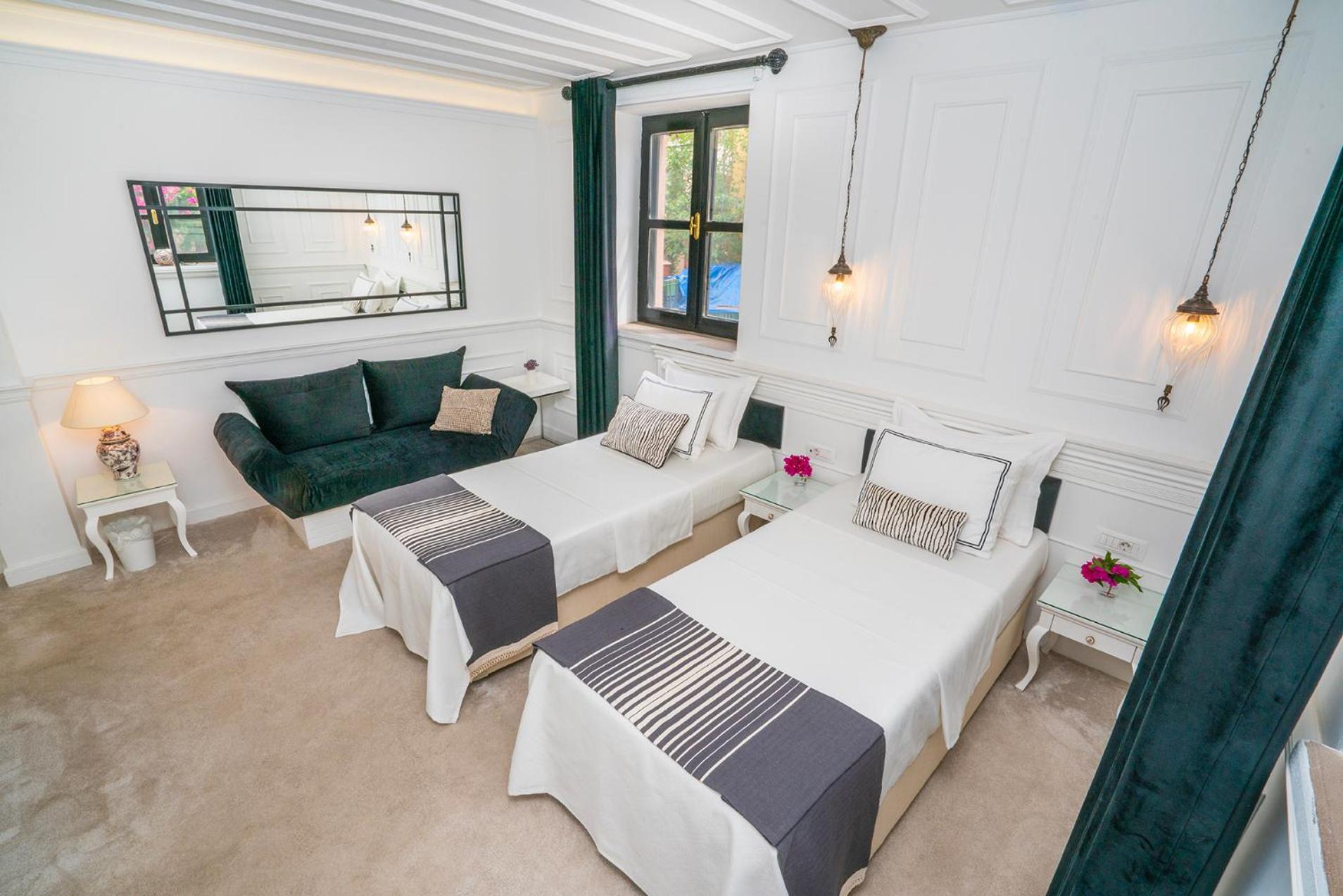 Siyah Lale Cunda 1841 (Adults Only) Hotel ไอวาลิค ภายนอก รูปภาพ