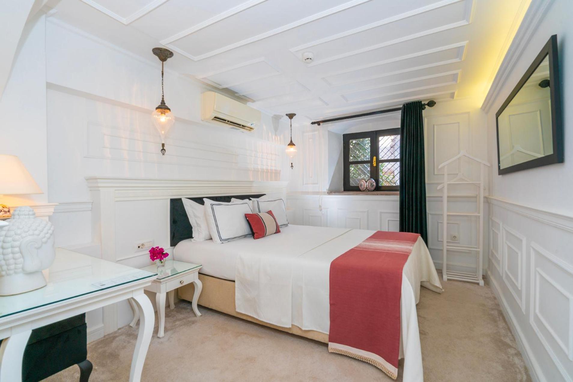 Siyah Lale Cunda 1841 (Adults Only) Hotel ไอวาลิค ภายนอก รูปภาพ