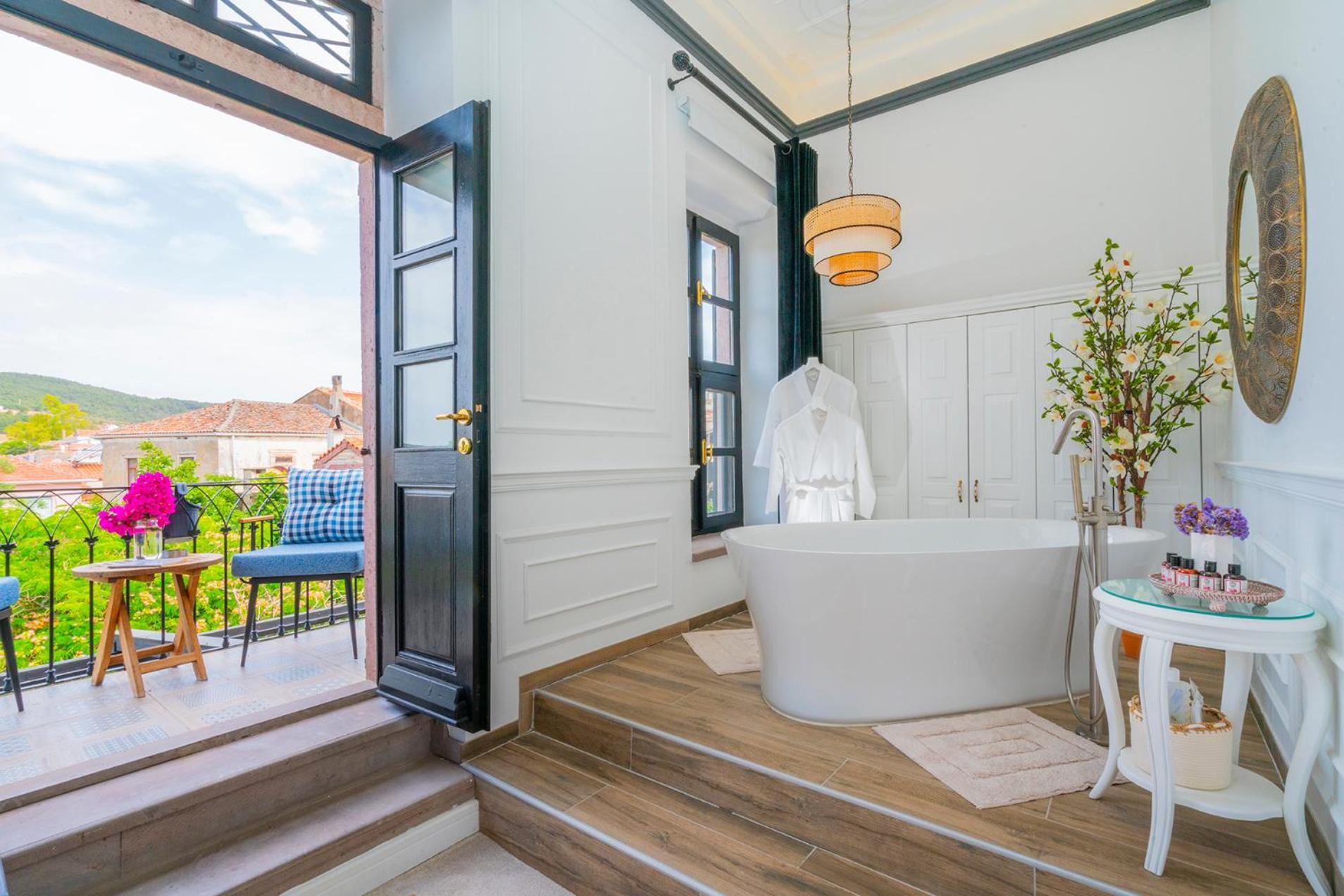 Siyah Lale Cunda 1841 (Adults Only) Hotel ไอวาลิค ภายนอก รูปภาพ